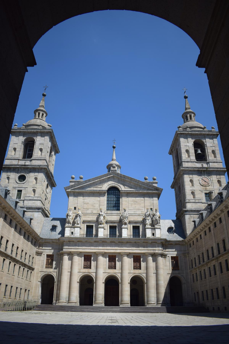 Patio de Reyes, antesala de la Basílica