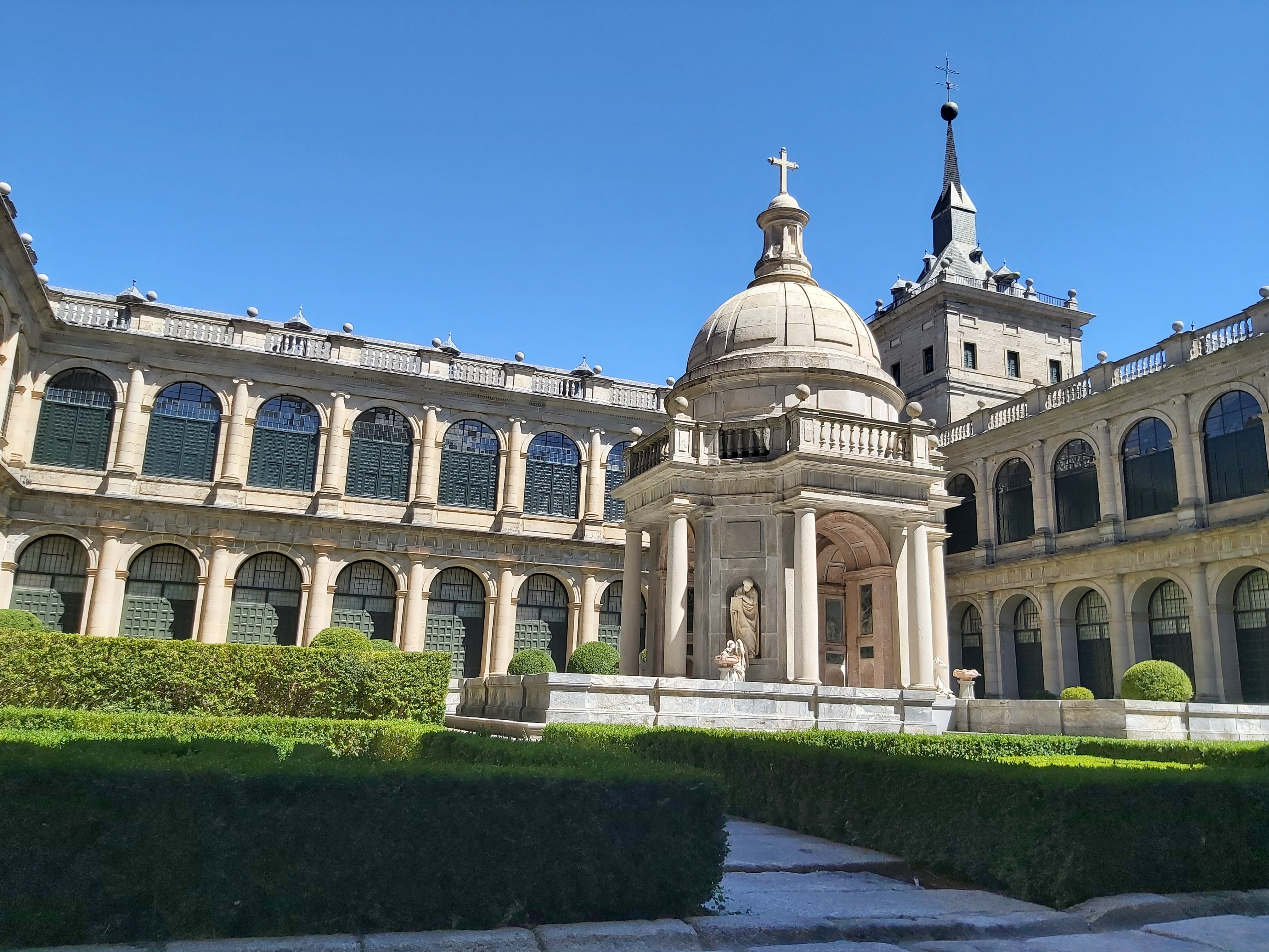 El Patio de los Evangelistas del Monasterio de San Lorenzo de El Escorial